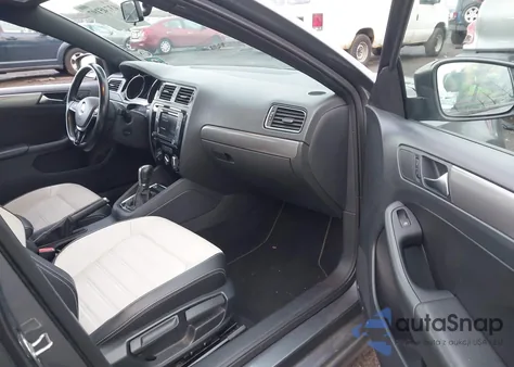 2016 Volkswagen Jetta 1.8T Sport из США, поврежденный, VIN 3VWD17AJ4GM284638